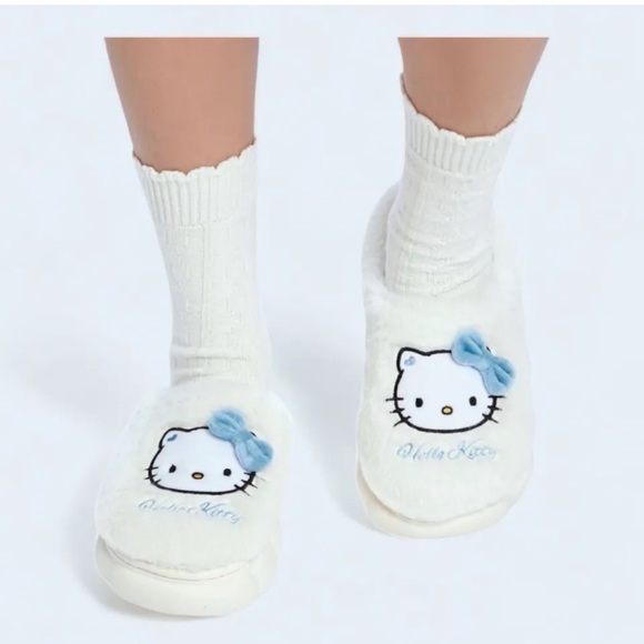 New Forever 21 Hello Kitty Cloud House Slippers Size Large 8.5-10 - Picture 1 of 3